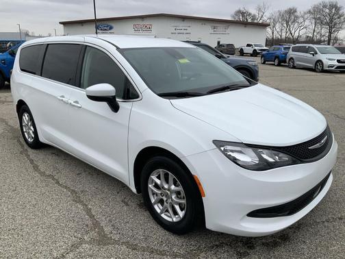 2023 Chrysler Voyager LX