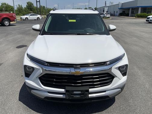 Summit White 2025 Chevrolet Trailblazer LT