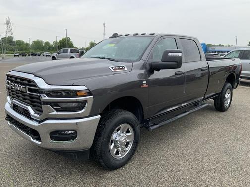 2025 RAM 2500 Tradesman Crew Cab 4x4 8' Box