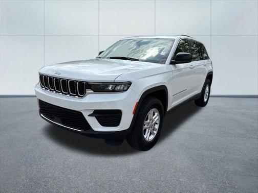 2022 Jeep Grand Cherokee Laredo 4x4