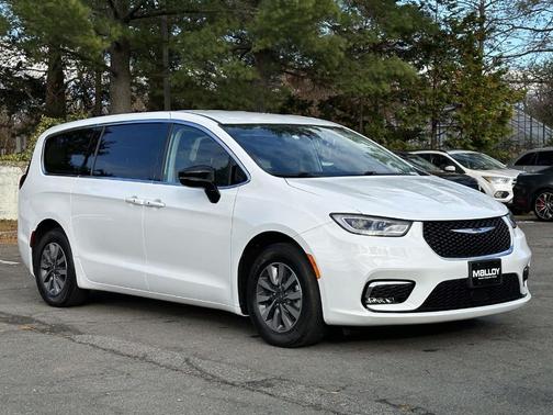 2024 Chrysler Pacifica Hybrid Select