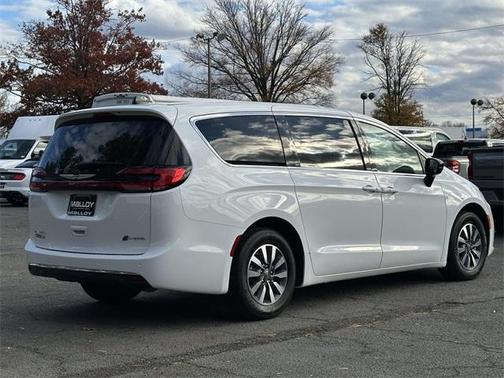2024 Chrysler Pacifica Hybrid Select