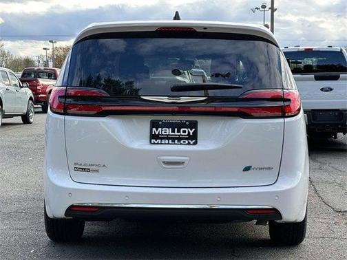 2024 Chrysler Pacifica Hybrid Select