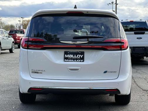 2024 Chrysler Pacifica Hybrid Select