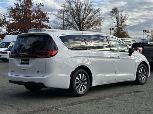 2024 Chrysler Pacifica Hybrid Select