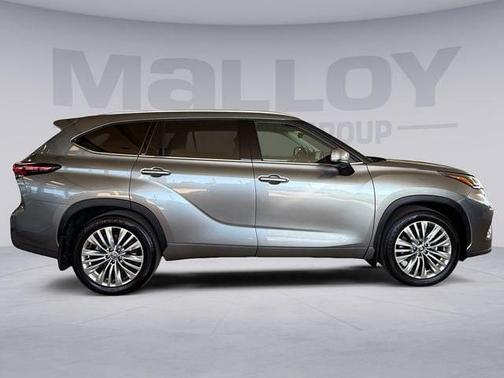 Metal 2026 Toyota Highlander Platinum