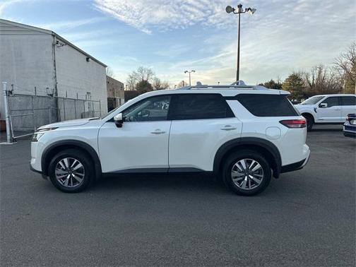 2023 Nissan Pathfinder SL