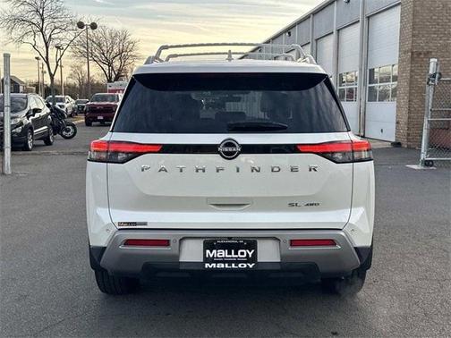 2023 Nissan Pathfinder SL