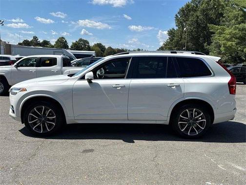 2016 Volvo XC90 T6 Momentum