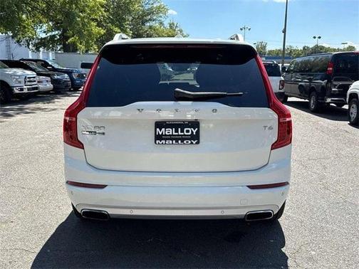 2016 Volvo XC90 T6 Momentum