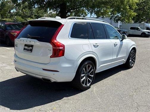 2016 Volvo XC90 T6 Momentum