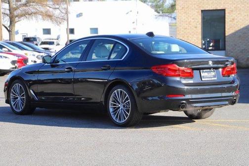 Photo 3 of 43 of 2019 BMW 530 i