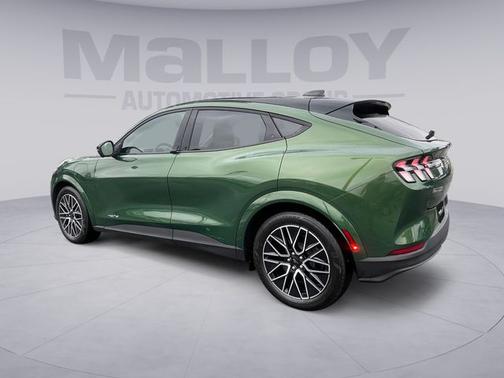 ERUPTION GREEN METALLIC 2025 Ford Mustang Mach-E PREMIUM