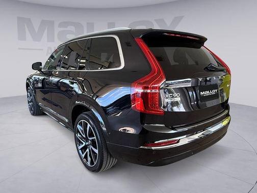 Onyx Black Metallic 2023 Volvo XC90 B6 Plus 7-Seater
