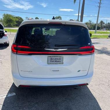 2024 Chrysler Pacifica Hybrid Pinnacle