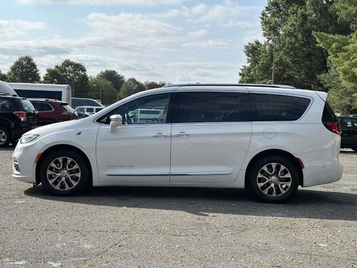 2024 Chrysler Pacifica Hybrid Pinnacle