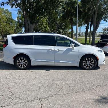 2024 Chrysler Pacifica Hybrid Pinnacle