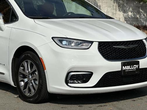 2024 Chrysler Pacifica Hybrid Pinnacle