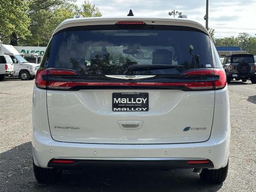 2024 Chrysler Pacifica Hybrid Pinnacle