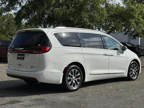2024 Chrysler Pacifica Hybrid Pinnacle