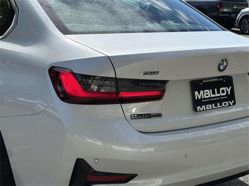 2022 BMW 330 i xDrive