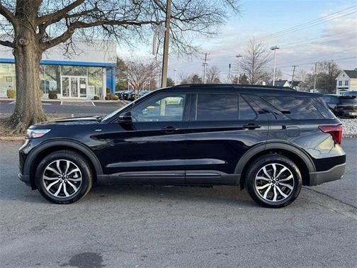 2022 Ford Explorer ST-Line