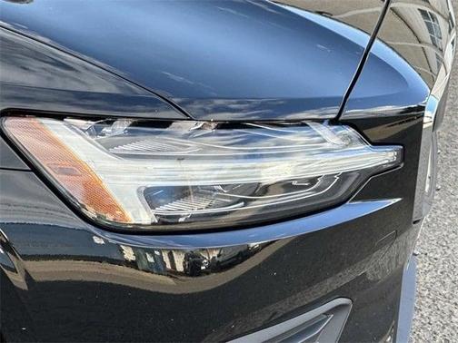 2019 Volvo S60 T6 Momentum