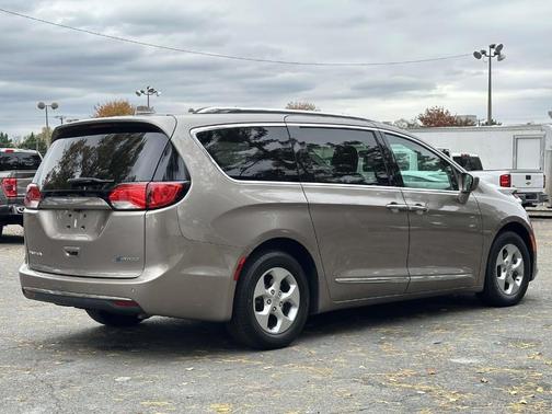 2018 Chrysler Pacifica Hybrid Touring L