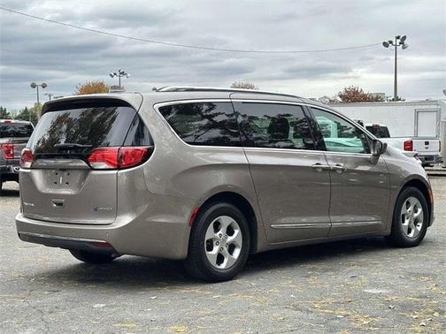 2018 Chrysler Pacifica Hybrid Touring L