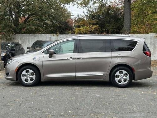 2018 Chrysler Pacifica Hybrid Touring L