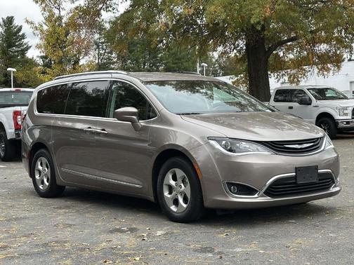 2018 Chrysler Pacifica Hybrid Touring L