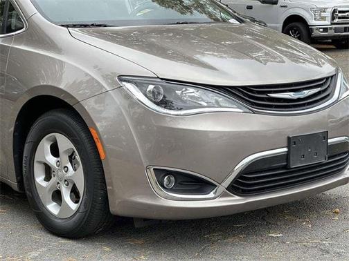 2018 Chrysler Pacifica Hybrid Touring L