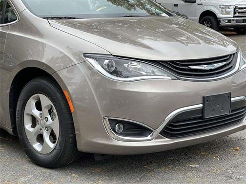 2018 Chrysler Pacifica Hybrid Touring L