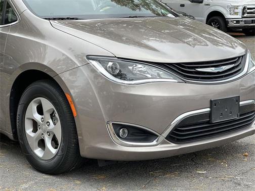 2018 Chrysler Pacifica Hybrid Touring L