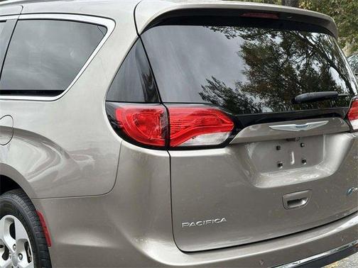 2018 Chrysler Pacifica Hybrid Touring L