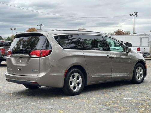 2018 Chrysler Pacifica Hybrid Touring L