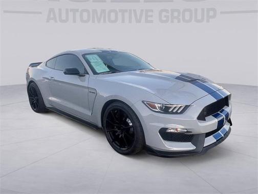 2017 Ford Shelby GT350 Base