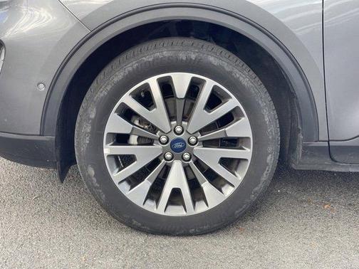 Photo 5 of 26 of 2021 Ford Escape Titanium