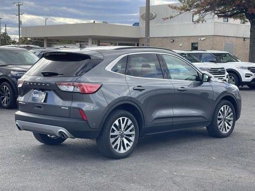Photo 4 of 26 of 2021 Ford Escape Titanium