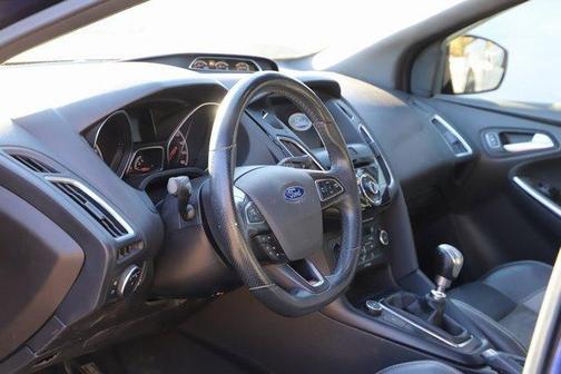 Photo 6 of 6 of 2017 Ford Focus ST Base