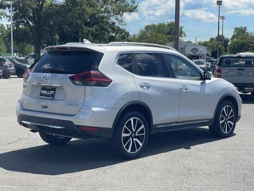 Photo 2 of 38 of 2020 Nissan Rogue SL