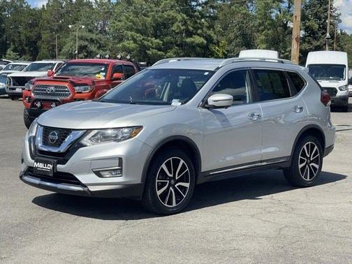 Photo 4 of 38 of 2020 Nissan Rogue SL