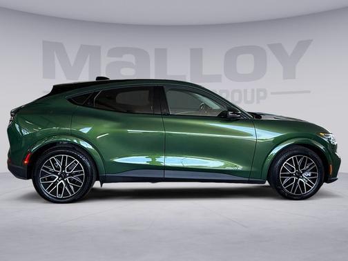 ERUPTION GREEN METALLIC 2025 Ford Mustang Mach-E PREMIUM