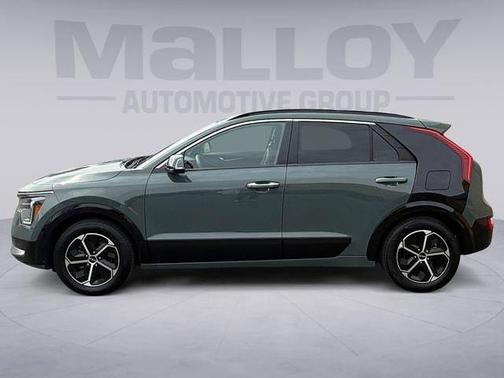 Green 2024 Kia Niro SX