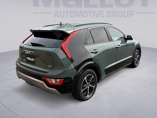 Green 2024 Kia Niro SX