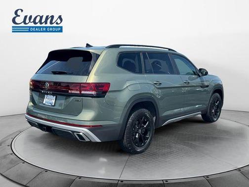 Avocado Green Pearl 2026 Volkswagen Atlas 2.0T Peak Edition
