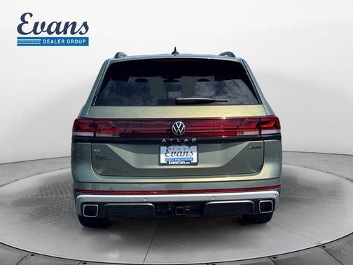 Avocado Green Pearl 2026 Volkswagen Atlas 2.0T Peak Edition