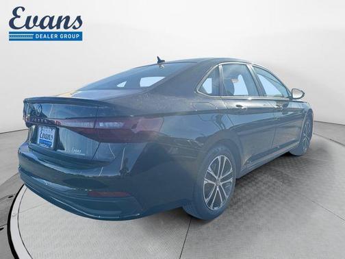 Deep Black Pearl Effect 2026 Volkswagen Jetta 1.5T Sport