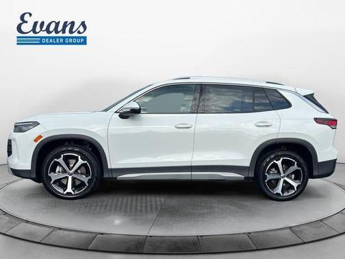 Pure White 2025 Volkswagen Tiguan 2.0T SE
