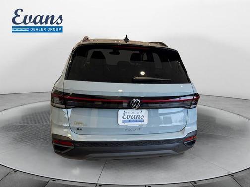 Monument Gray W/Deep Black Roof 2026 Volkswagen Taos 1.5T SE Black